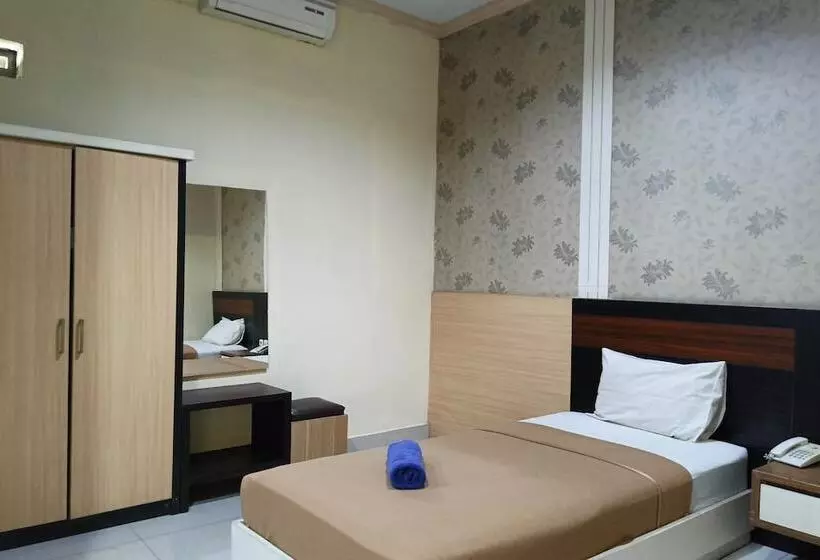 هتل Oyo 94112 Homestay Ananda Luwuk