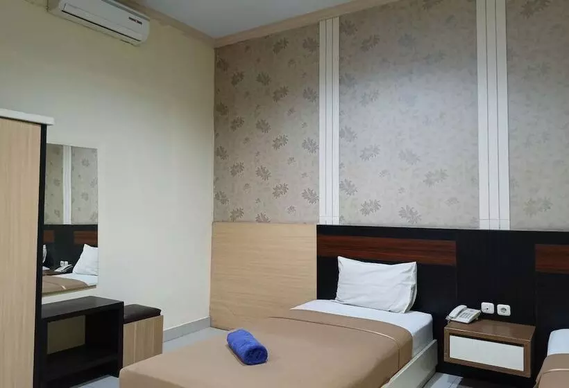 هتل Oyo 94112 Homestay Ananda Luwuk