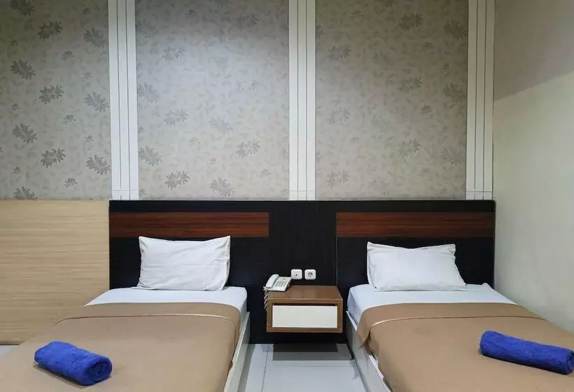 هتل Oyo 94112 Homestay Ananda Luwuk