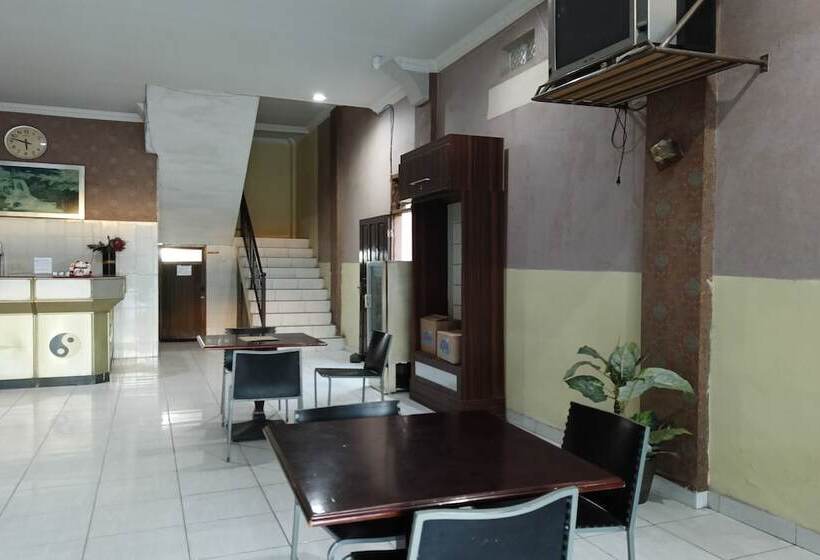 Szálloda Oyo 94112 Homestay Ananda Luwuk