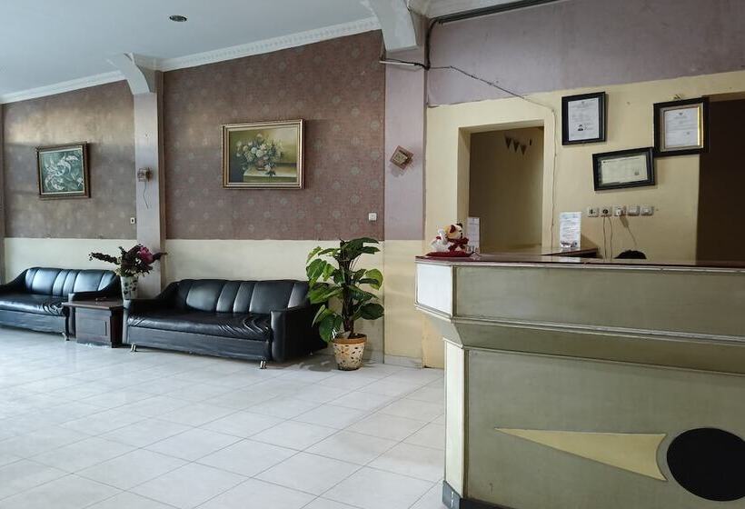 Szálloda Oyo 94112 Homestay Ananda Luwuk