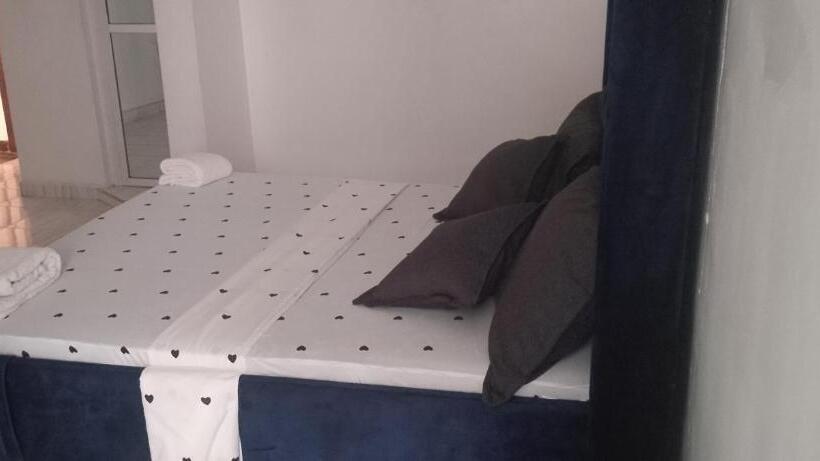 تختخواب و صبحانه Lasally Empire Sevarine