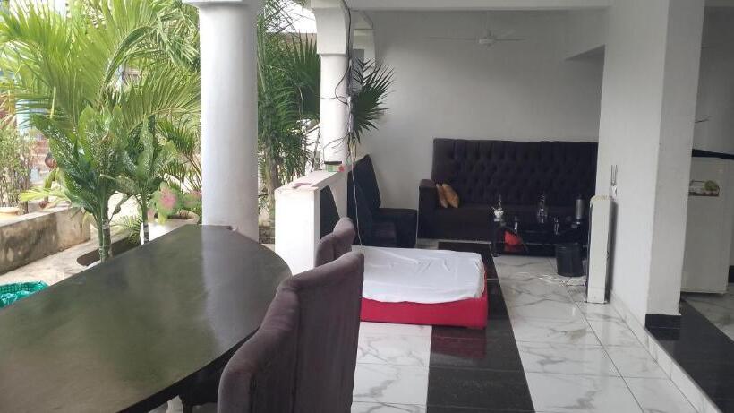 تختخواب و صبحانه Lasally Empire Sevarine