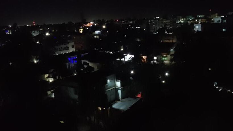 تختخواب و صبحانه Lasally Empire Sevarine