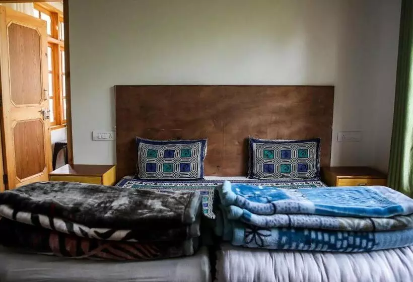 Bros Hostel & Cafe, Sissu