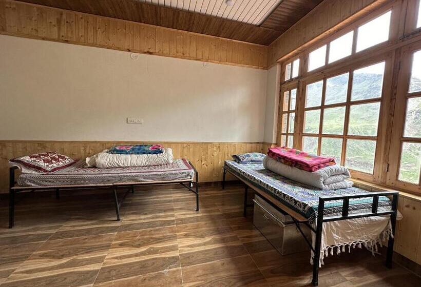 Bros Hostel & Cafe, Sissu