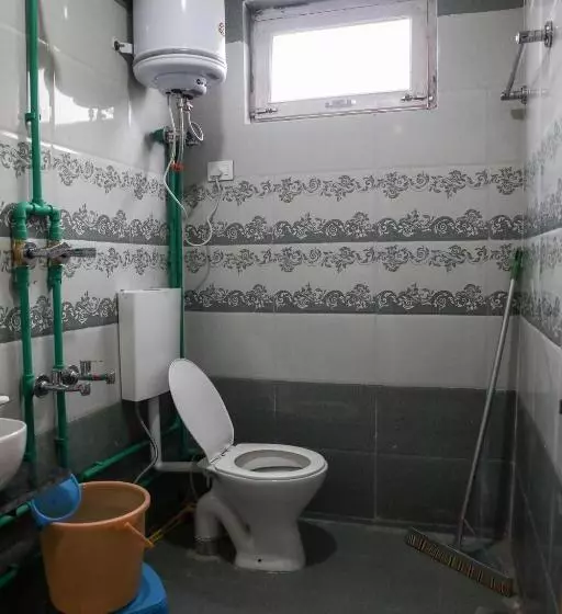 Bros Hostel & Cafe, Sissu