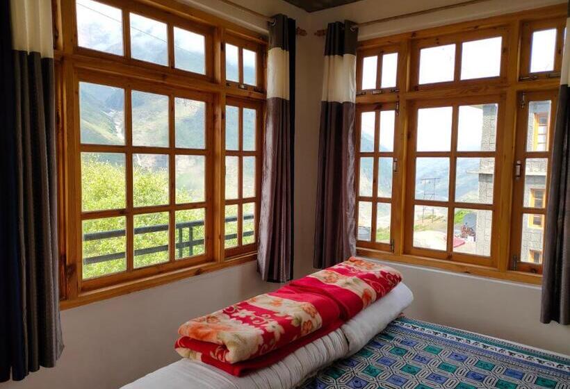 Bros Hostel & Cafe, Sissu