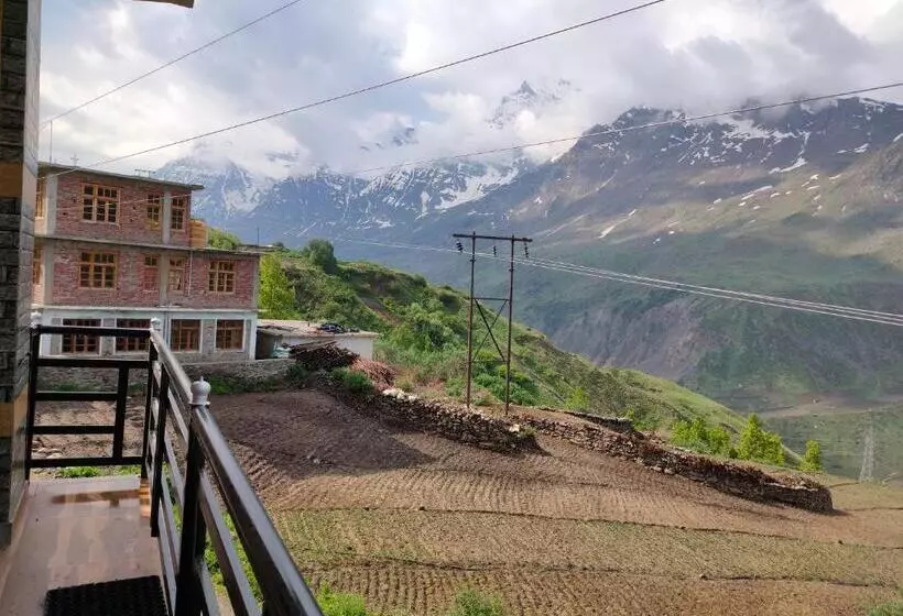 Bros Hostel & Cafe, Sissu