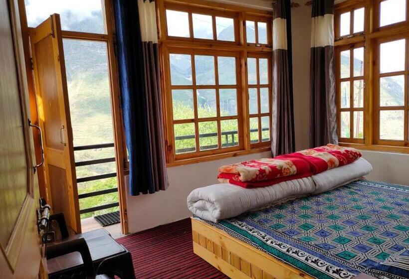 Bros Hostel & Cafe, Sissu