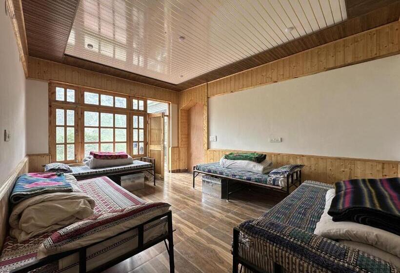 Bros Hostel & Cafe, Sissu