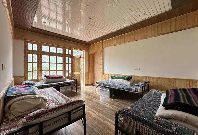 Bros Hostel & Cafe, Sissu