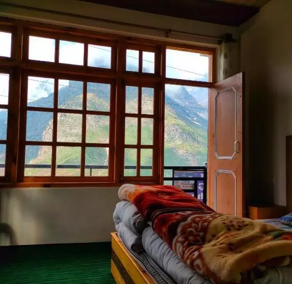 Bros Hostel & Cafe, Sissu