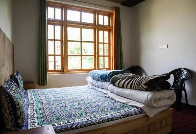 Bros Hostel & Cafe, Sissu