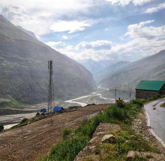 Bros Hostel & Cafe, Sissu