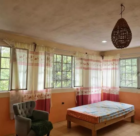 Majatalo Hostal El Jardín De Los Anturios