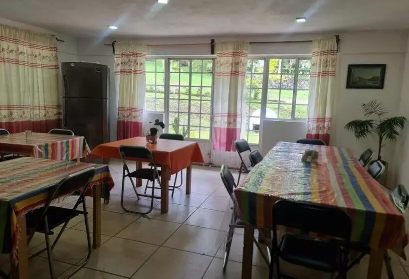 Majatalo Hostal El Jardín De Los Anturios