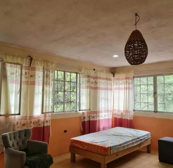 Majatalo Hostal El Jardín De Los Anturios