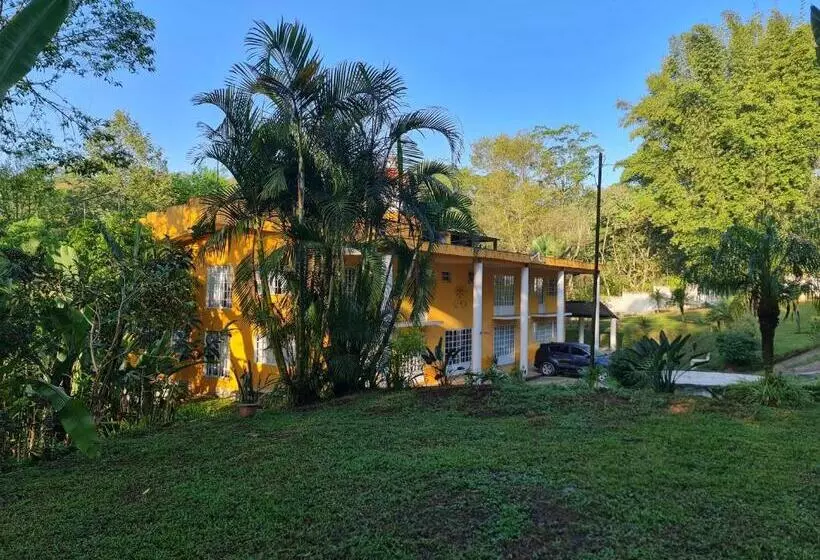 Majatalo Hostal El Jardín De Los Anturios