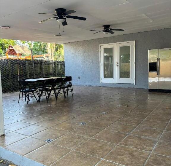 פנסיון Praga S House