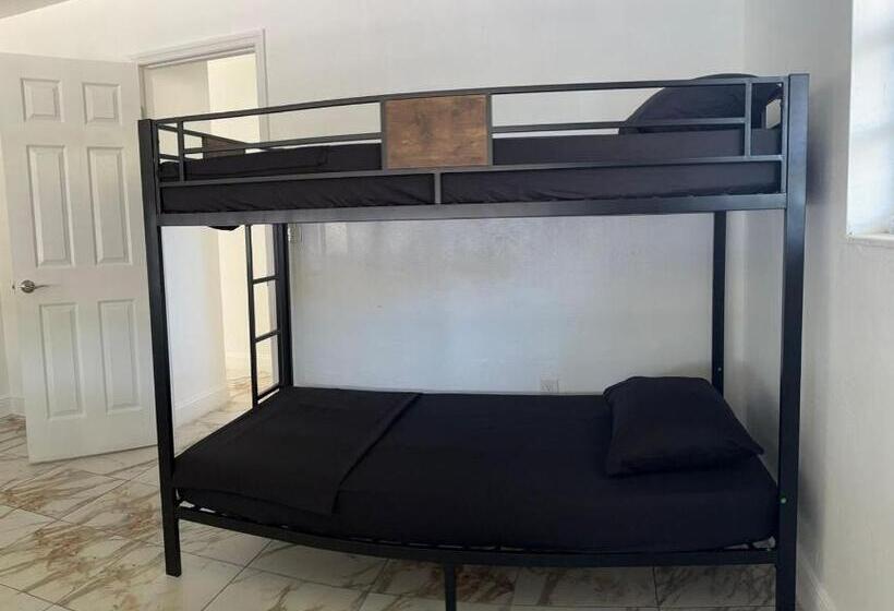 פנסיון Praga S House