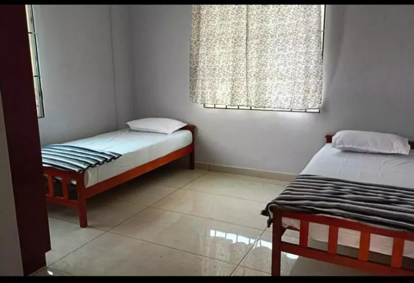 Retkeilymaja Fully Furnished Rooms, Kakkanad, Ernakulam