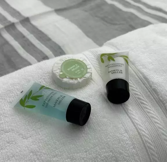 カプセルホテル Le Crescent Rooms, Room Stays