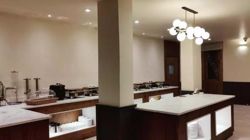 Hotelli Zimskhang Villa