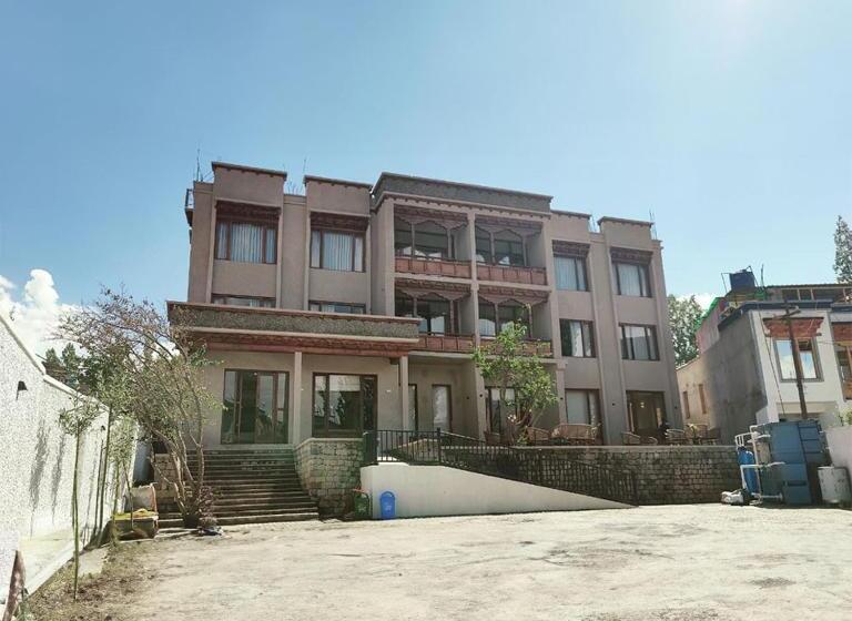 Hotel Zimskhang Villa