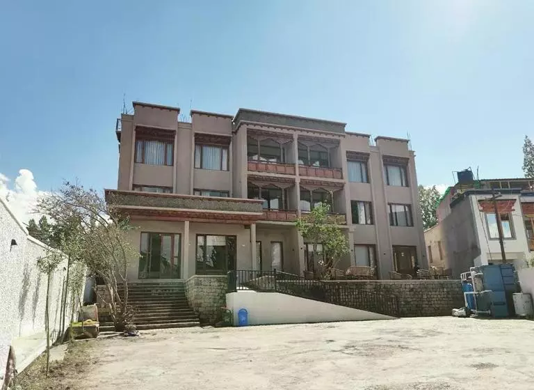 Hotelli Zimskhang Villa