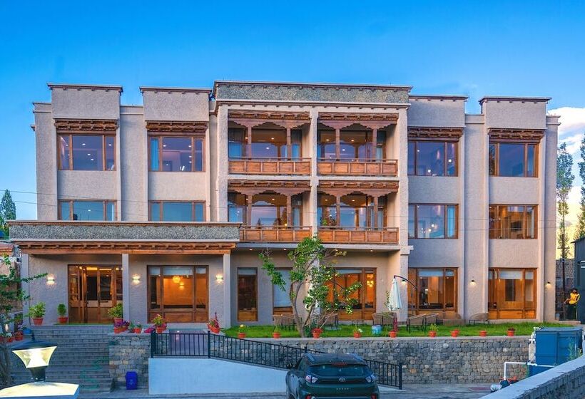 Hotel Zimskhang Villa