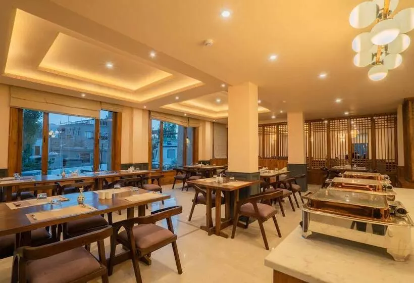 Hotelli Zimskhang Villa