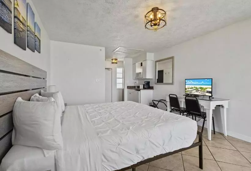 Ocean View Hotel Room With Balcony  King Bed #25