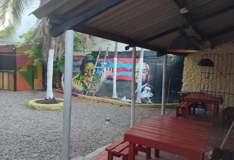 פנסיון Hostal Torices 1