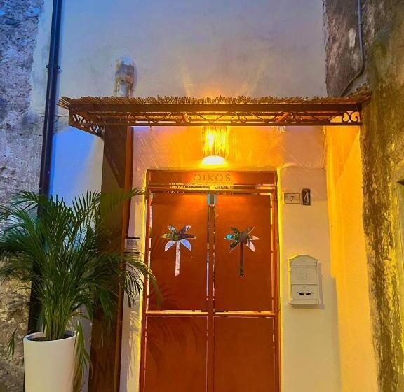 بنسيون Oikos Guesthouse & Rooftop