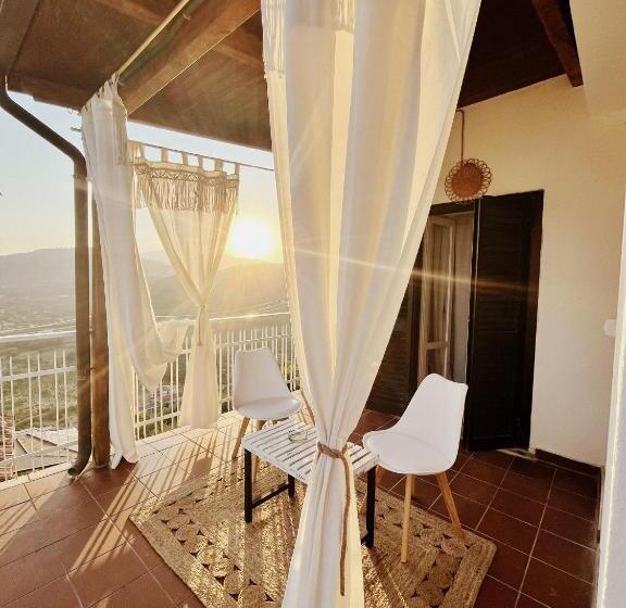 بنسيون Oikos Guesthouse & Rooftop