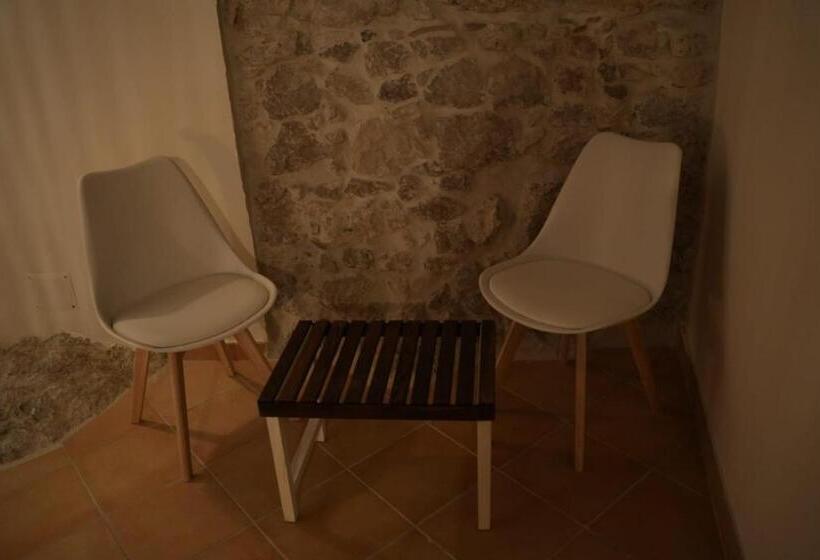 بنسيون Oikos Guesthouse & Rooftop