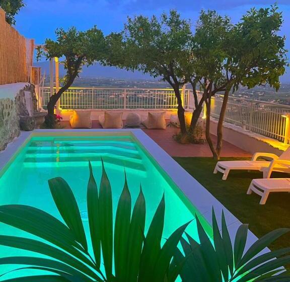 بنسيون Oikos Guesthouse & Rooftop