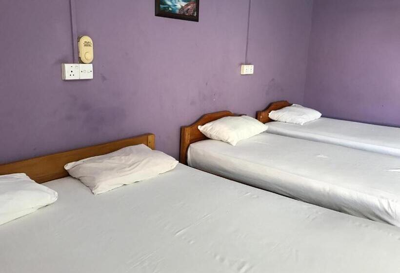 Gnaanams Hotel And Restaurant