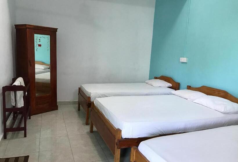 Gnaanams Hotel And Restaurant