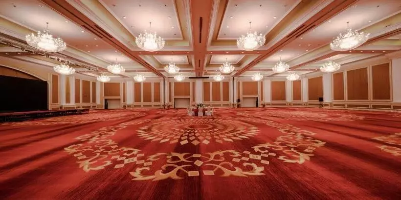 ホテル Crowne Plaza Ocean Spring Resort, An Ihg