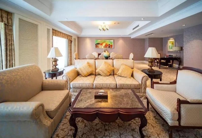 ホテル Crowne Plaza Ocean Spring Resort, An Ihg