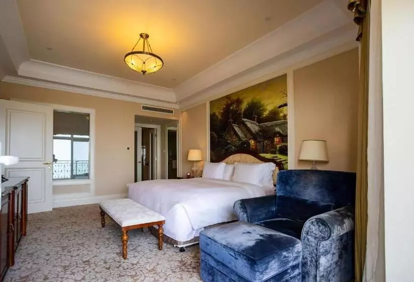 ホテル Crowne Plaza Ocean Spring Resort, An Ihg