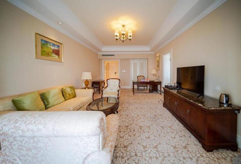 فندق Crowne Plaza Ocean Spring Resort, An Ihg