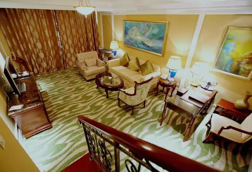 ホテル Crowne Plaza Ocean Spring Resort, An Ihg