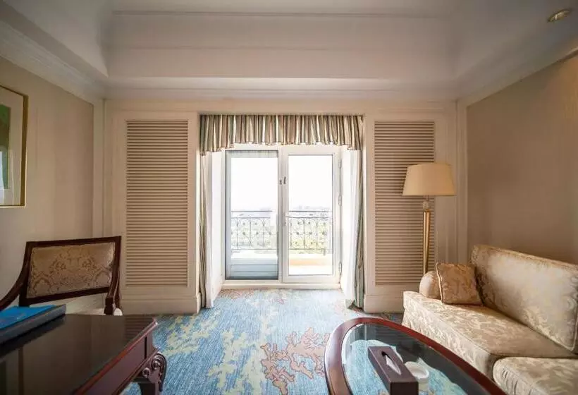 ホテル Crowne Plaza Ocean Spring Resort, An Ihg