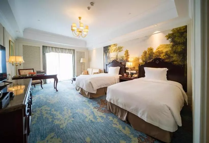 ホテル Crowne Plaza Ocean Spring Resort, An Ihg