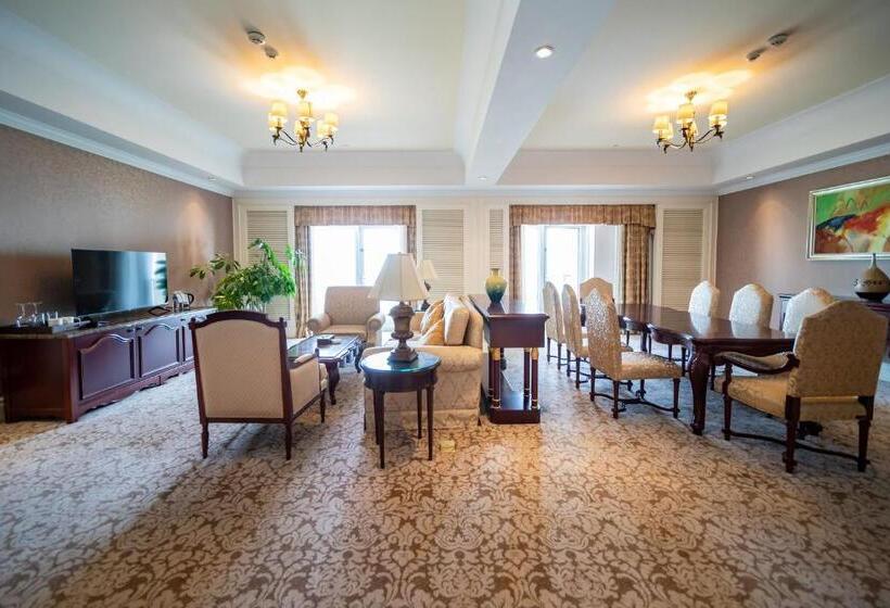 فندق Crowne Plaza Ocean Spring Resort, An Ihg