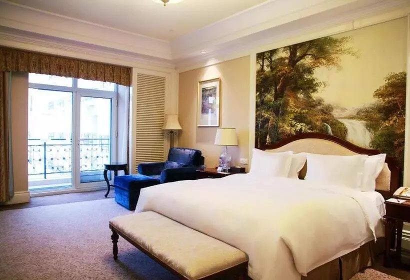 ホテル Crowne Plaza Ocean Spring Resort, An Ihg