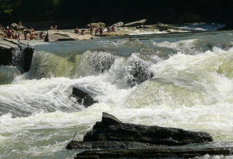 هتل On Dovbush Path